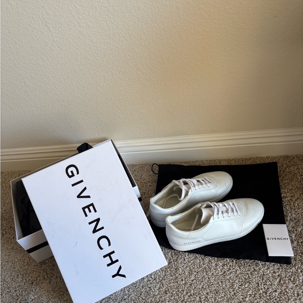 Givenchy Men's White Leather Sneakers